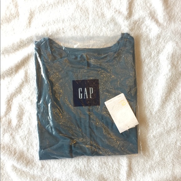 ❌SOLD❌Gap Fit Breath Shirttail Tee - Picture 2 of 2